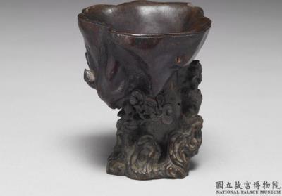 图片[2]-Carved agarwood wine cup with flower-and-fruit decoration, Qing dynasty (1644-1911)-China Archive